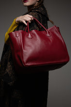 Load image into Gallery viewer, Beck Bags - Large Classic Tote