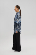 Load image into Gallery viewer, Rib Belted Patterned Shirt
